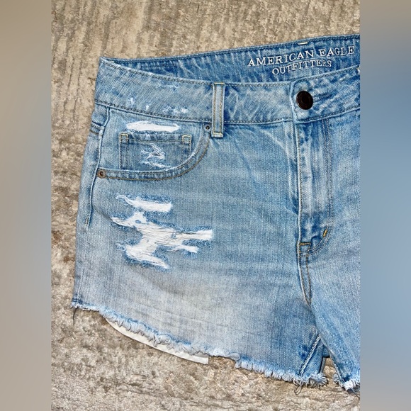 3/$25 LIKE NEW 𝑨𝒎𝒆𝒓𝒊𝒄𝒂𝒏 𝑬𝒂𝒈𝒍𝒆 Jean Shorts - Picture 2 of 15